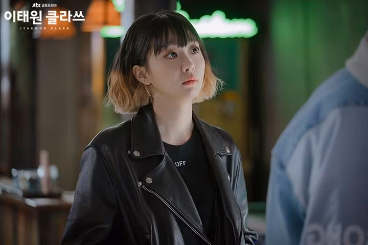 Kiểu nhuộm tóc ombre giống Yi Seo từng gây sốt một thời gian dài. Kiểu nhuộm tóc ombre giống Yi Seo từng gây sốt một thời gian dài.