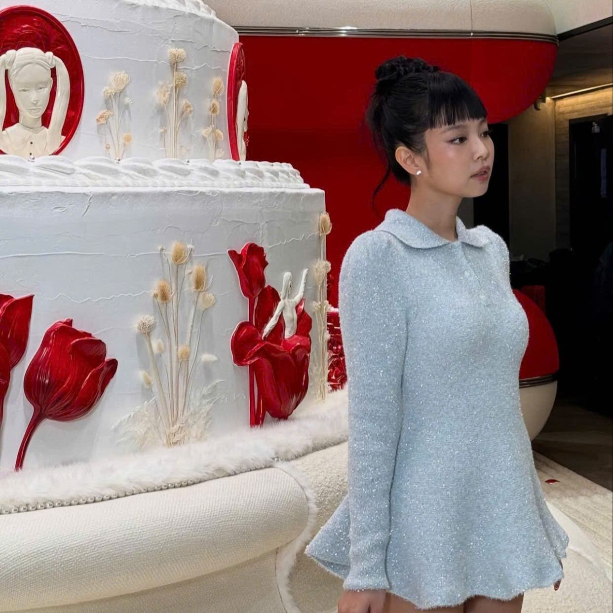 Jennie xinh đẹp như công chúa nhỏ trong mẫu váy ngắn cùng mái tóc ngố xinh yêu Jennie xinh đẹp như công chúa nhỏ trong mẫu váy ngắn cùng mái tóc ngố xinh yêu