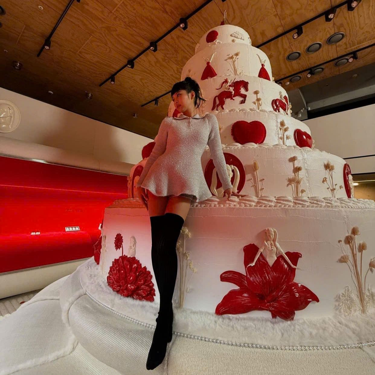 Jennie xinh đẹp như công chúa nhỏ trong mẫu váy ngắn cùng mái tóc ngố xinh yêu Jennie xinh đẹp như công chúa nhỏ trong mẫu váy ngắn cùng mái tóc ngố xinh yêu