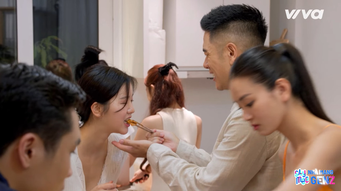 Qua quá trình cùng nhau nấu ăn, Michael đã phải lòng Hooyeon vì sự đáng yêu. Qua quá trình cùng nhau nấu ăn, Michael đã phải lòng Hooyeon vì sự đáng yêu.