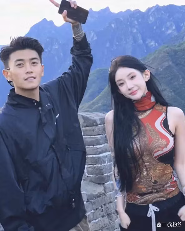 Nhậm Quyền và Tiết Tiểu Uyển sở hữu một chuyện tình tốn nhiều giấy mực.