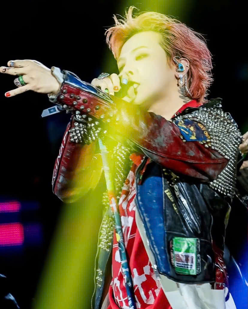 Sự trở lại mạnh mẽ của &quot;ông hoàng K-pop&quot; nhanh chóng chiếm trọn &quot;spotlight&quot;.