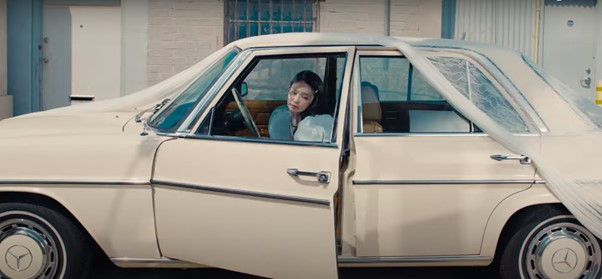 Loạt tạo hình mới đa dạng như “tắc kè hoa” của Jennie trong “Mantra”.