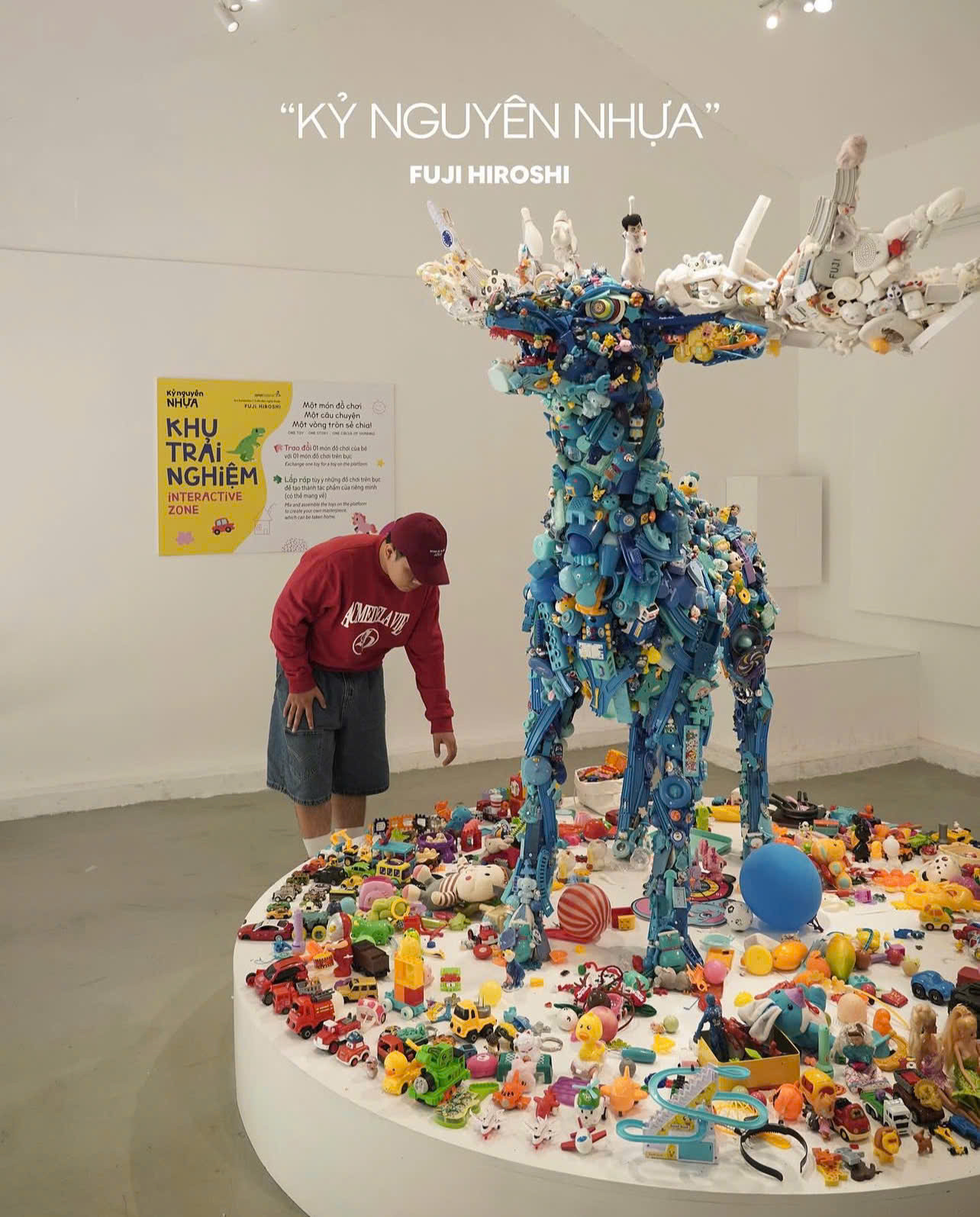 Triển lãm "Kỷ nguyên nhựa" không chỉ là một sự kiện nghệ thuật độc đáo mà còn là một điểm đến "sống ảo" lý tưởng cho giới trẻ. (Ảnh: minhtri253, toetoday) Triển lãm "Kỷ nguyên nhựa" không chỉ là một sự kiện nghệ thuật độc đáo mà còn là một điểm đến "sống ảo" lý tưởng cho giới trẻ. (Ảnh: minhtri253, toetoday)