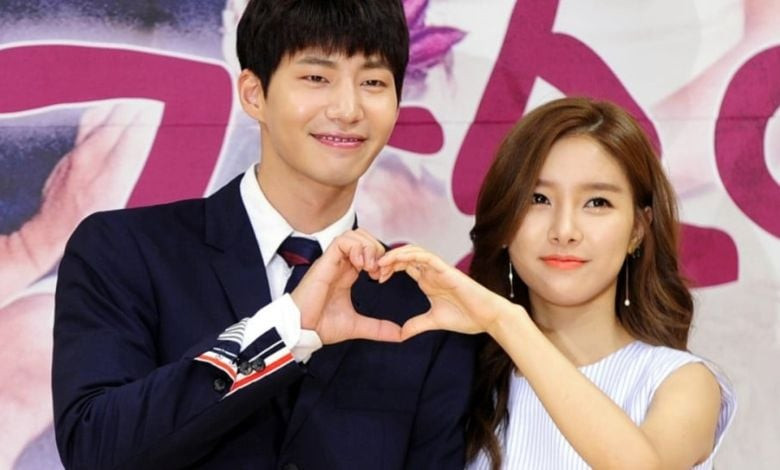 Dù là cặp "vợ chồng hờ" trên màn ảnh nhưng hành động của cả hai ngập tràn tình cảm tới mức không ít lần dân tình đặt ra nghi vấn hẹn hò. Tuy nhiên, công ty quản lý của hai bên liên tục phủ nhận chuyện này.