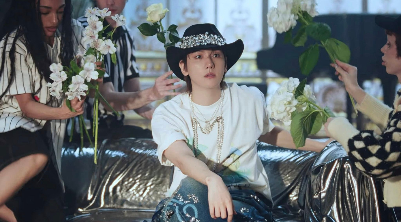 Baekhyun một lần nữa khiến người nghe “lụi tim” bằng chất giọng ấm áp, cảm xúc - thứ đã trở thành “thương hiệu” của nam idol. Baekhyun một lần nữa khiến người nghe “lụi tim” bằng chất giọng ấm áp, cảm xúc - thứ đã trở thành “thương hiệu” của nam idol.