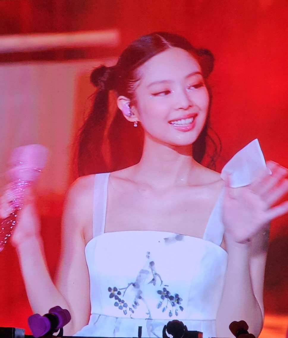 Jennie xinh đẹp, rạng rỡ, tươi tắn, đập tan những dèm pha &quot;lười biếng&quot; của dân mạng trước thềm concert.