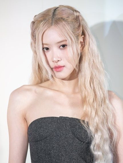 Cận cảnh nhan sắc ngọt ngào cùng làn da đẹp không tì vết của người đẹp sinh năm 1997.