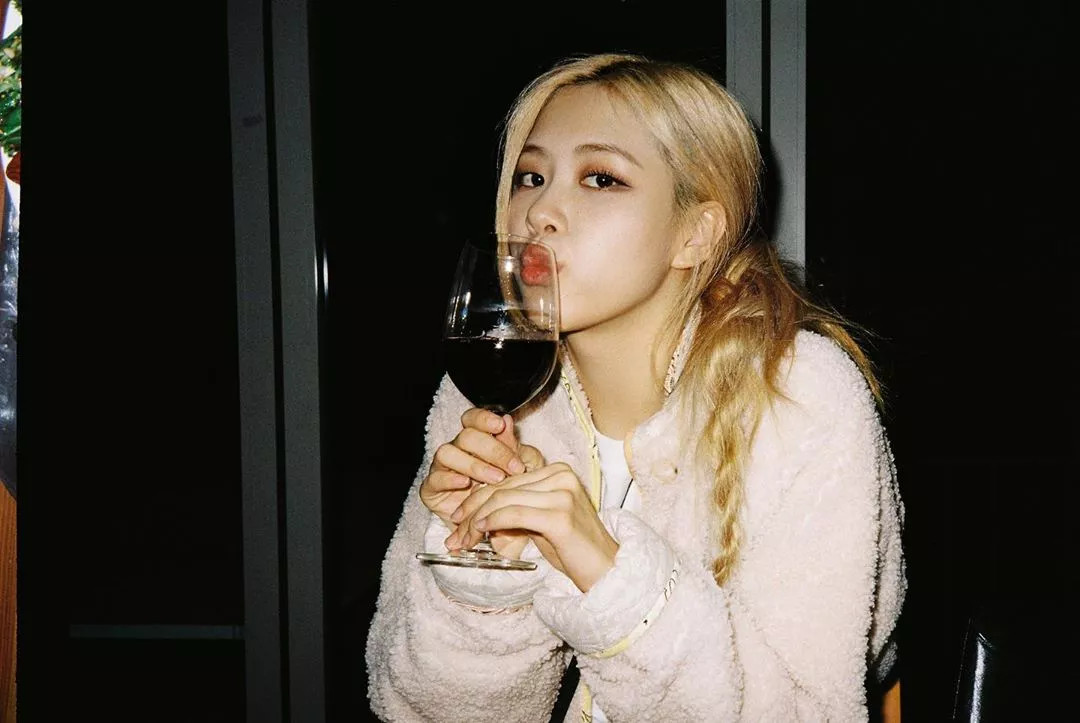 APT. được viết tắt bởi từ "apartment" trong trò chơi uống rượu kiểu Hàn Quốc. APT. được viết tắt bởi từ "apartment" trong trò chơi uống rượu kiểu Hàn Quốc.