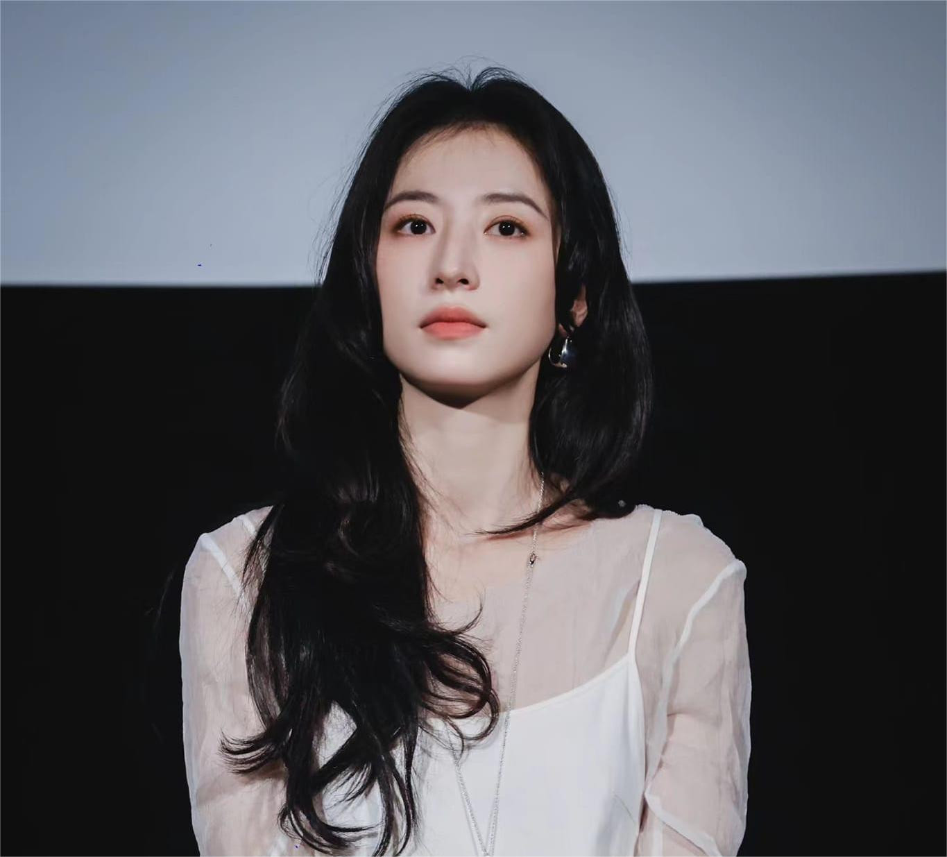 Nữ diễn viên phim Tình Yêu Mà Thôi bị tấn công toàn cõi mạng sau khi chương trình của đài Hồ Nam lên sóng.