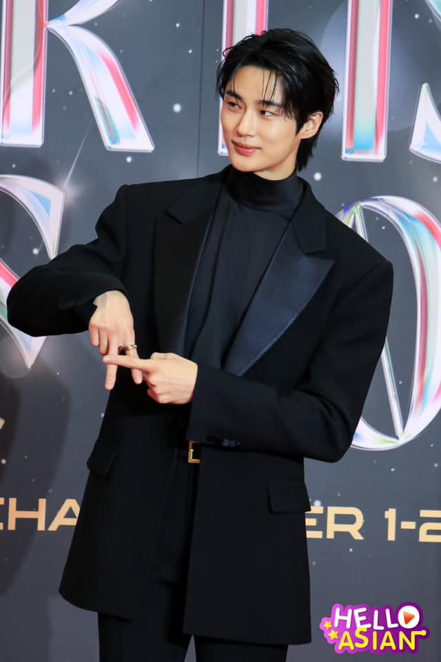 Visual sáng bừng khung hình của 2 diễn viên xứ Hàn. Dù không xuất hiện chung nhưng tạo hình lẫn trang phục của cả hai khi được đặt cạnh nhau lại hòa hợp bất ngờ. Visual sáng bừng khung hình của 2 diễn viên xứ Hàn. Dù không xuất hiện chung nhưng tạo hình lẫn trang phục của cả hai khi được đặt cạnh nhau lại hòa hợp bất ngờ.