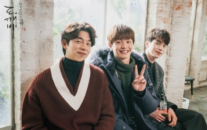 Ngoại trừ việc có "ông chú" là Yêu tinh, Yoo Duk Hwa gần như tương đồng với cuộc sống của Sung Jae ngoài đời - là thiếu gia giàu nứt đố đổ vách, tính cách "tẻn tẻn".