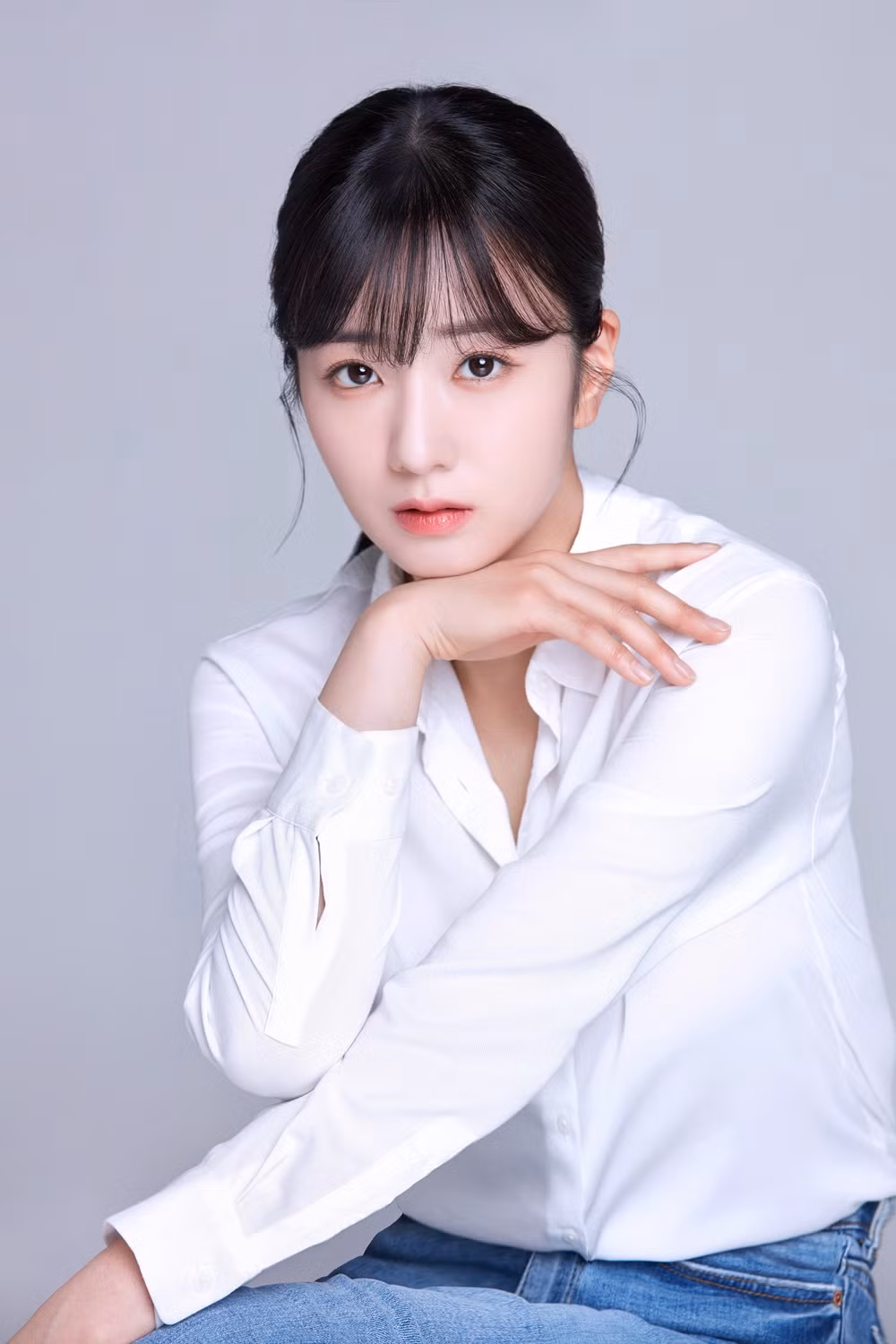 Yoon Bomi cũng là một thành viên trong dàn cast của My Way Package Season 2: Pick Me Trip in Bali. Cô hiện đang trở thành cái tên gây chú ý sau khi góp mặt với vai diễn Thư ký Na trong bộ phim đình đám Queen of Tears.