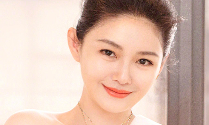 Từ Hy Viên bước vào con đường nghệ thuật từ khi còn rất trẻ.