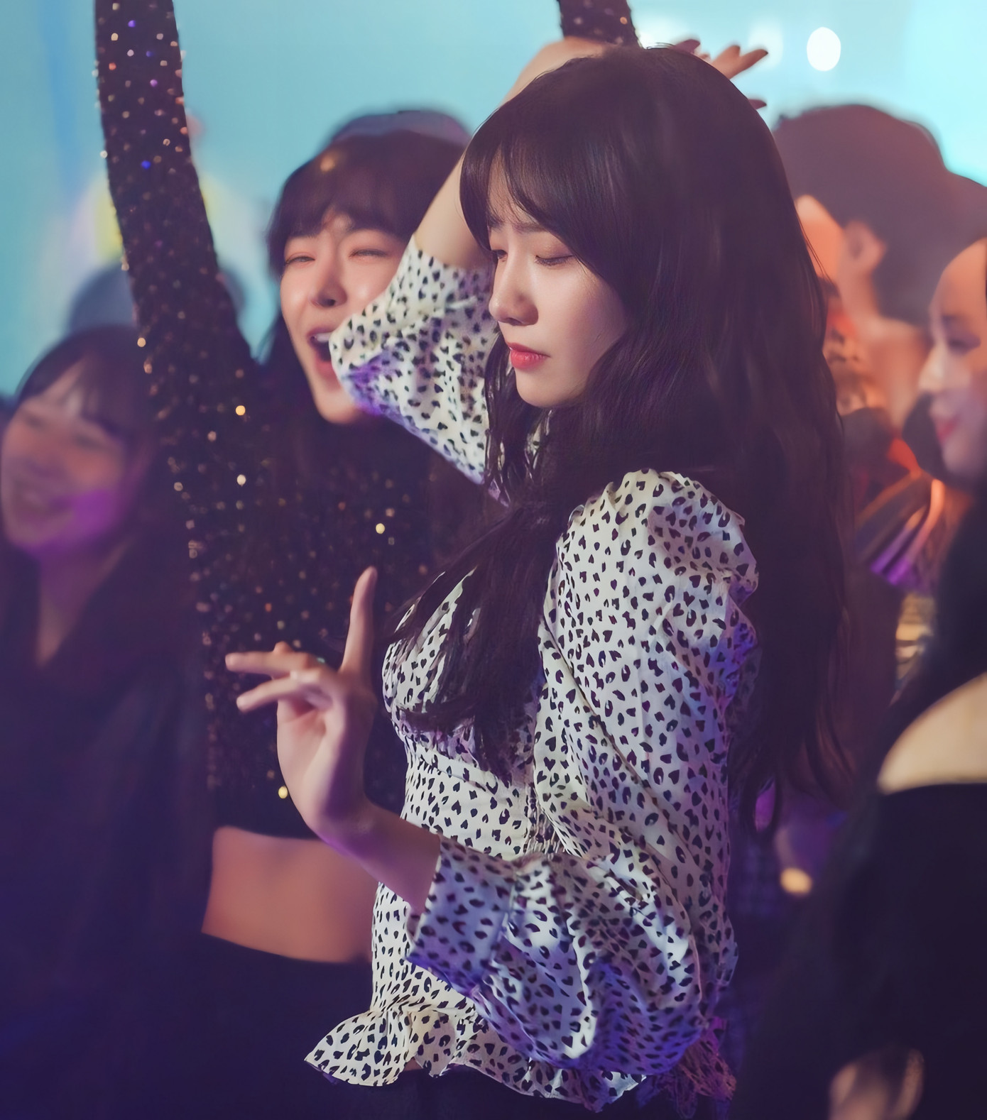 Không phải hình ảnh dịu dàng, thanh lịch chuẩn nữ thần, hình tượng mới mẻ của Yoona trong phim mới khiến khán giả càng ngóng đợi. Không phải hình ảnh dịu dàng, thanh lịch chuẩn nữ thần, hình tượng mới mẻ của Yoona trong phim mới khiến khán giả càng ngóng đợi.