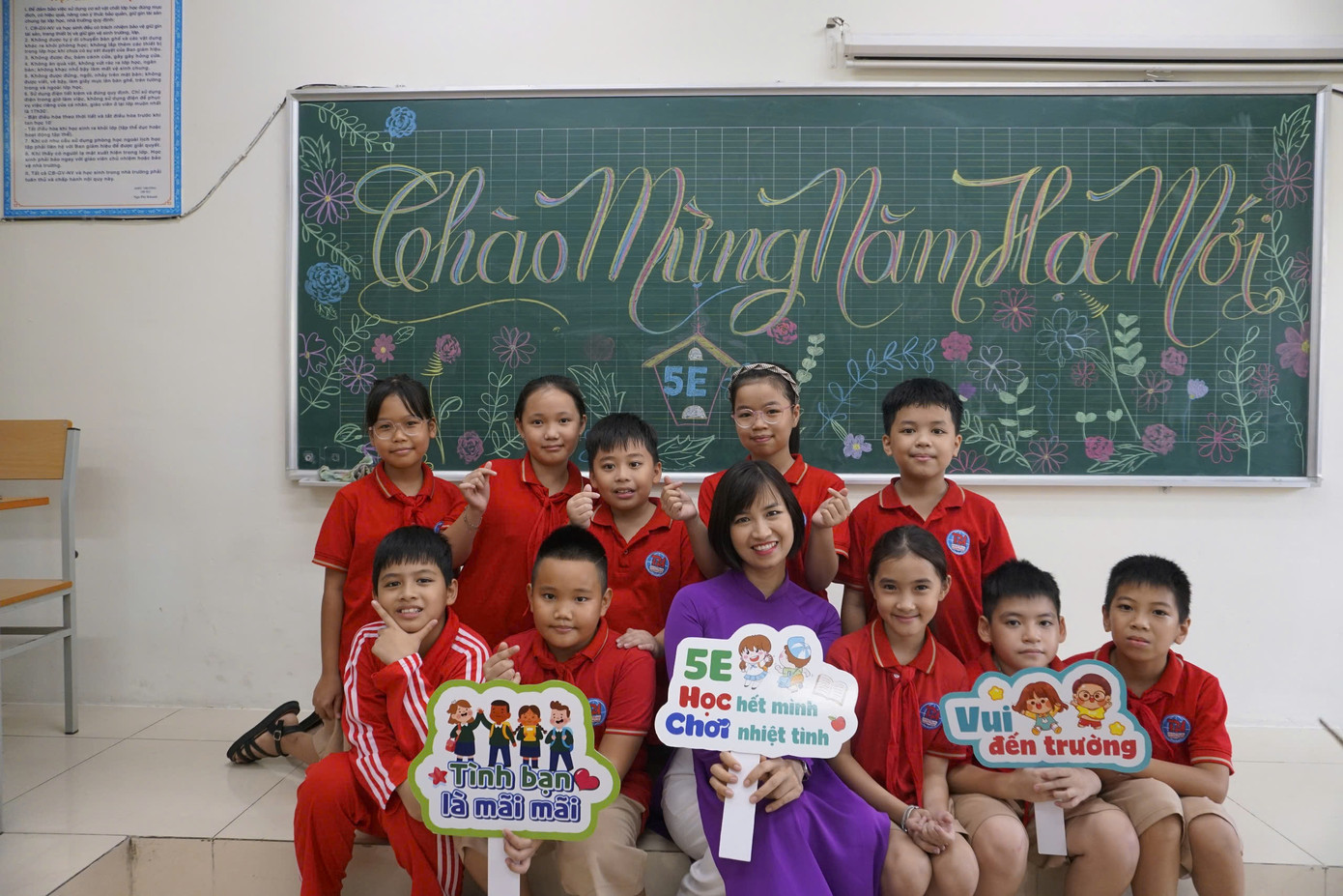 Chất lượng đội ngũ cán bộ quản lý, giáo viên trường Tiểu học Phương Mai luôn được phụ huynh yên tâm, tin tưởng.