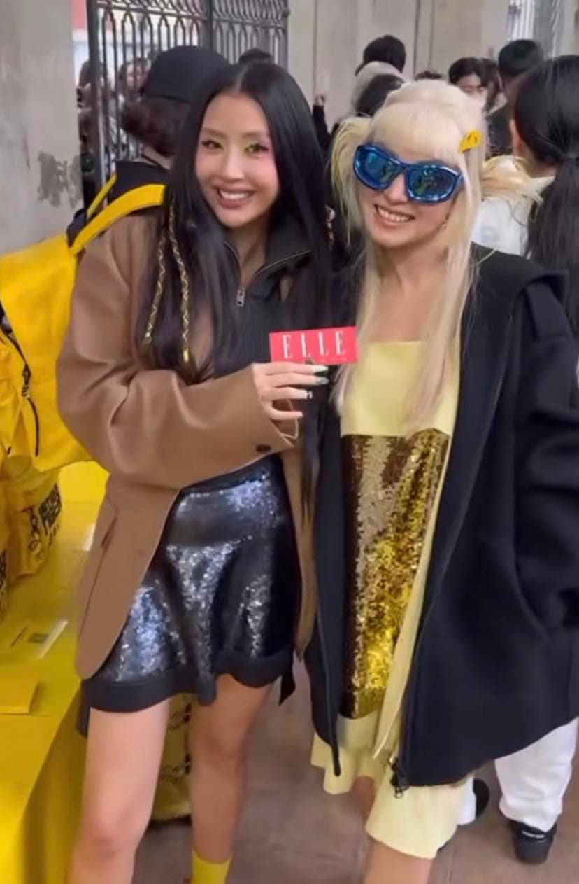 Cả hai cùng xuất hiện trong một khung hình trên đoạn phỏng vấn với ELLE Việt Nam. Cả hai cùng xuất hiện trong một khung hình trên đoạn phỏng vấn với ELLE Việt Nam.