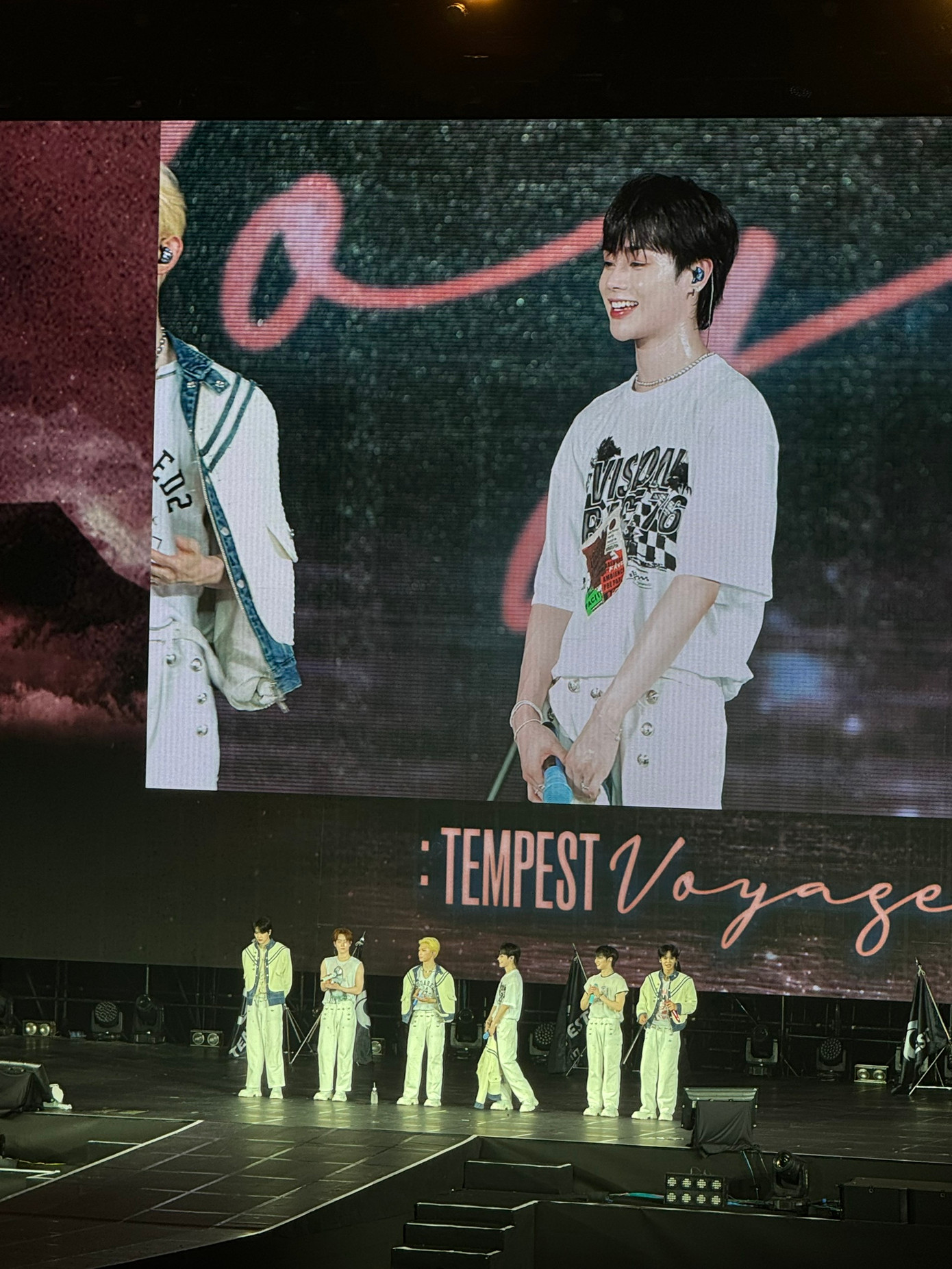 Đối với Hanbin, cư dân mạng khen ngợi chất giọng cao, trong trẻo của anh ở phần điệp khúc.