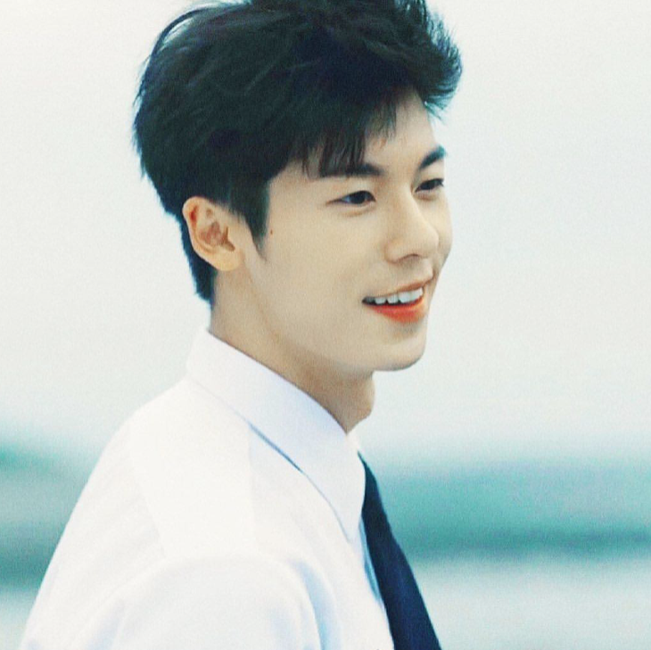 Hứa Quang Hán từng làm mưa làm gió khắp châu Á với hình tượng mối tình đầu ngọt ngào, tinh nghịch. Hứa Quang Hán từng làm mưa làm gió khắp châu Á với hình tượng mối tình đầu ngọt ngào, tinh nghịch.