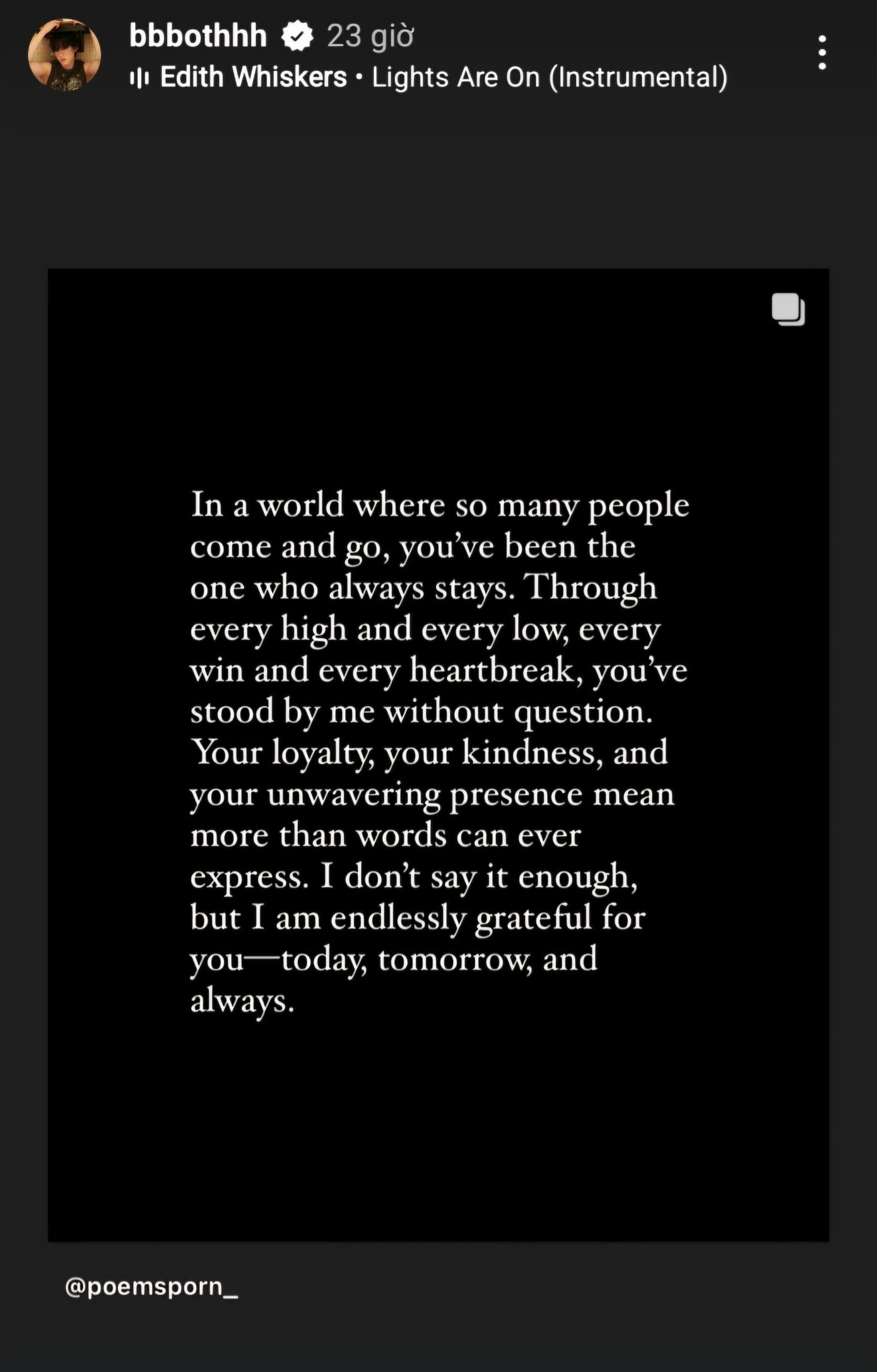 Both đăng lại một trạng thái trên Story Instagram. Both đăng lại một trạng thái trên Story Instagram.