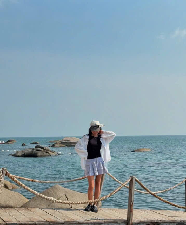 Trước khi khép lại "hành trình rực rỡ" vào sáng hôm sau, teen mê ngủ đến mấy cũng nên tranh thủ "thả dáng" để có ảnh xinh trước khi "say bye" với vùng biển thơ mộng này. - Ảnh: mo.dilac Trước khi khép lại "hành trình rực rỡ" vào sáng hôm sau, teen mê ngủ đến mấy cũng nên tranh thủ "thả dáng" để có ảnh xinh trước khi "say bye" với vùng biển thơ mộng này. - Ảnh: mo.dilac