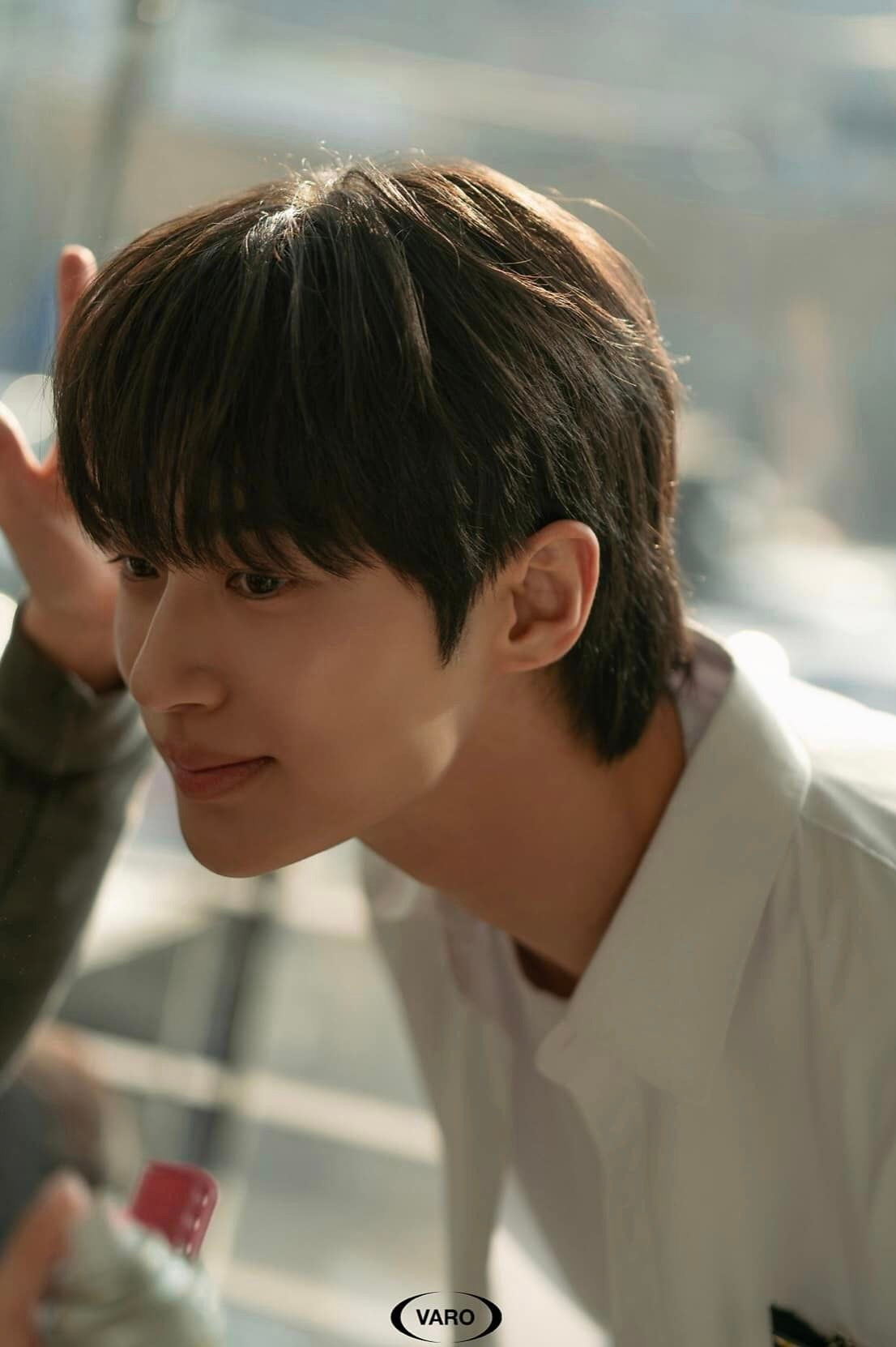 Byeon Woo Seok đang nhận được nhiều sự yêu mến nhờ cơn sốt của Lovely Runner. Byeon Woo Seok đang nhận được nhiều sự yêu mến nhờ cơn sốt của Lovely Runner.