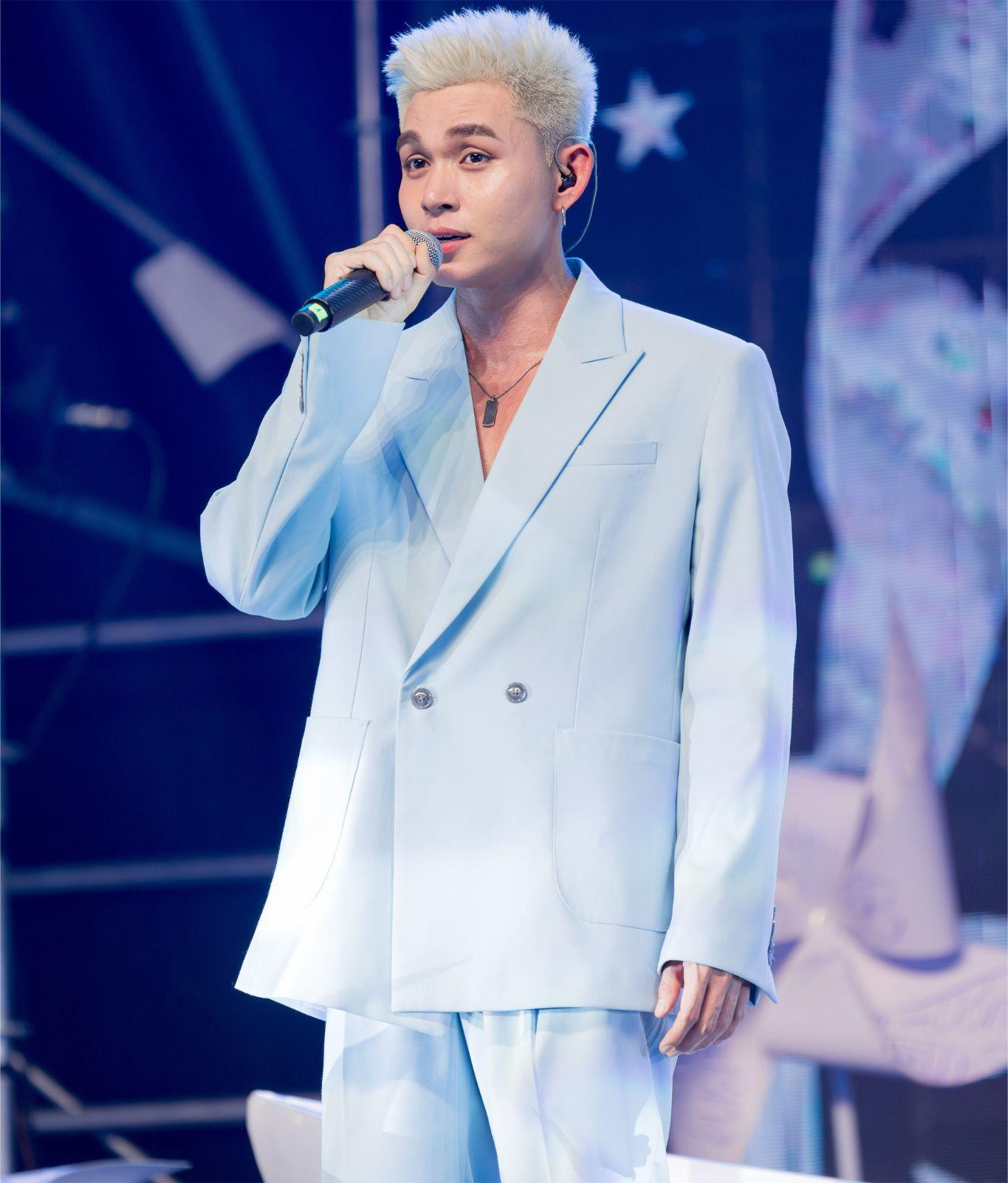 Phần dẫn dắt của Jun Phạm khiến không ít khán giả xúc động. Phần dẫn dắt của Jun Phạm khiến không ít khán giả xúc động.