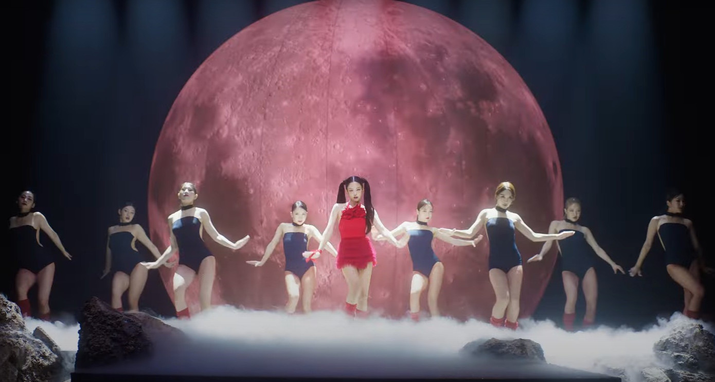 Đây là ca khúc được Jennie đem đi trình diễn suốt một năm tại world tour Born Pink. Đây là ca khúc được Jennie đem đi trình diễn suốt một năm tại world tour Born Pink.