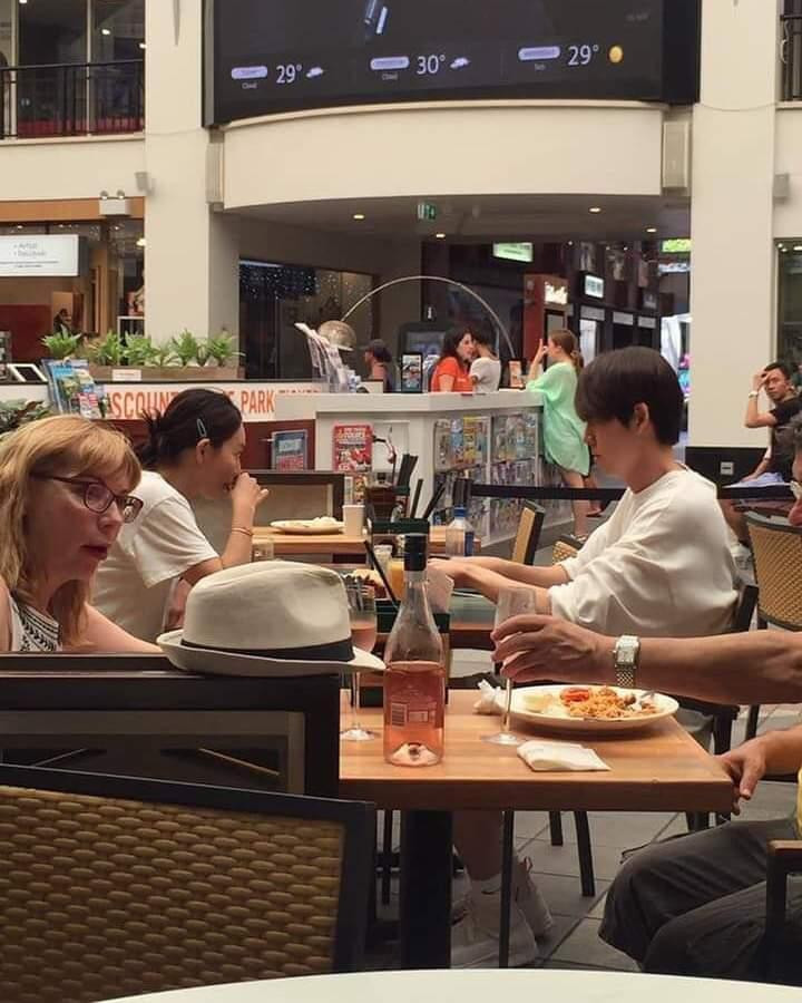 Shin Min Ah đồng hành cùng bạn trai trong suốt quá trình điều trị.