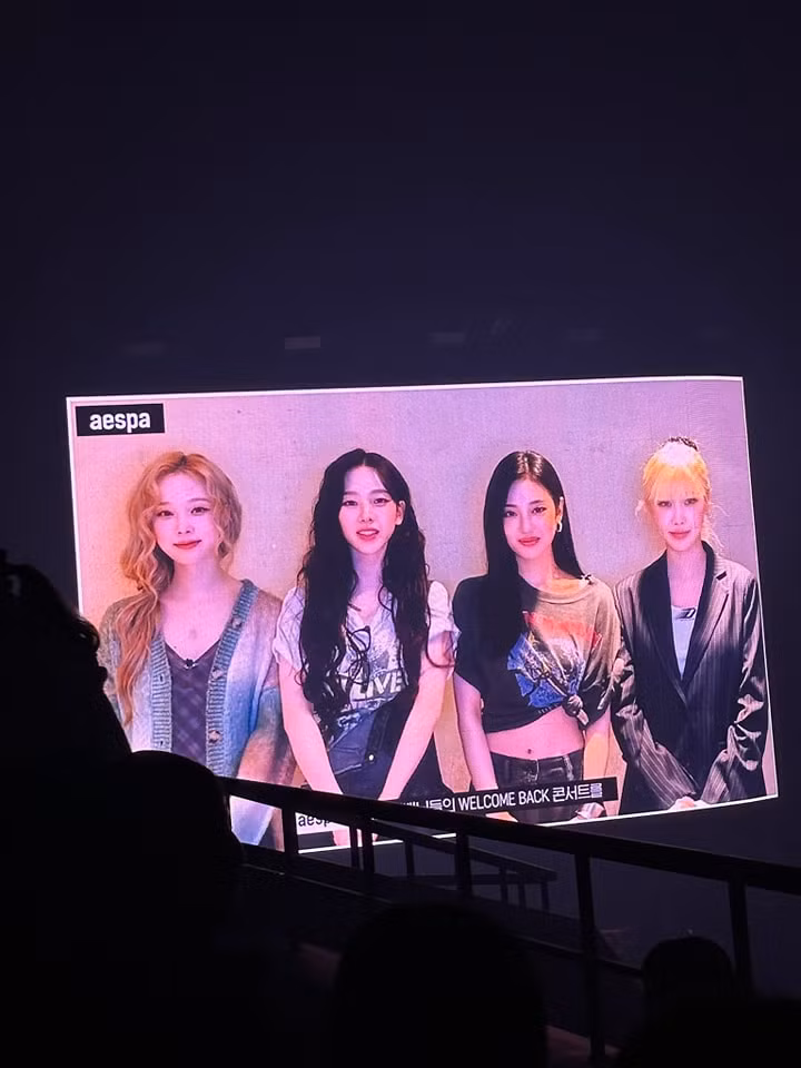 Dàn hậu bối của K-Pop Gen 4 gồm aespa, IVE, NewJeans, (G)I-DLE cũng bày tỏ niềm vui và sự tôn trọng tới 2NE1. Dàn hậu bối của K-Pop Gen 4 gồm aespa, IVE, NewJeans, (G)I-DLE cũng bày tỏ niềm vui và sự tôn trọng tới 2NE1.
