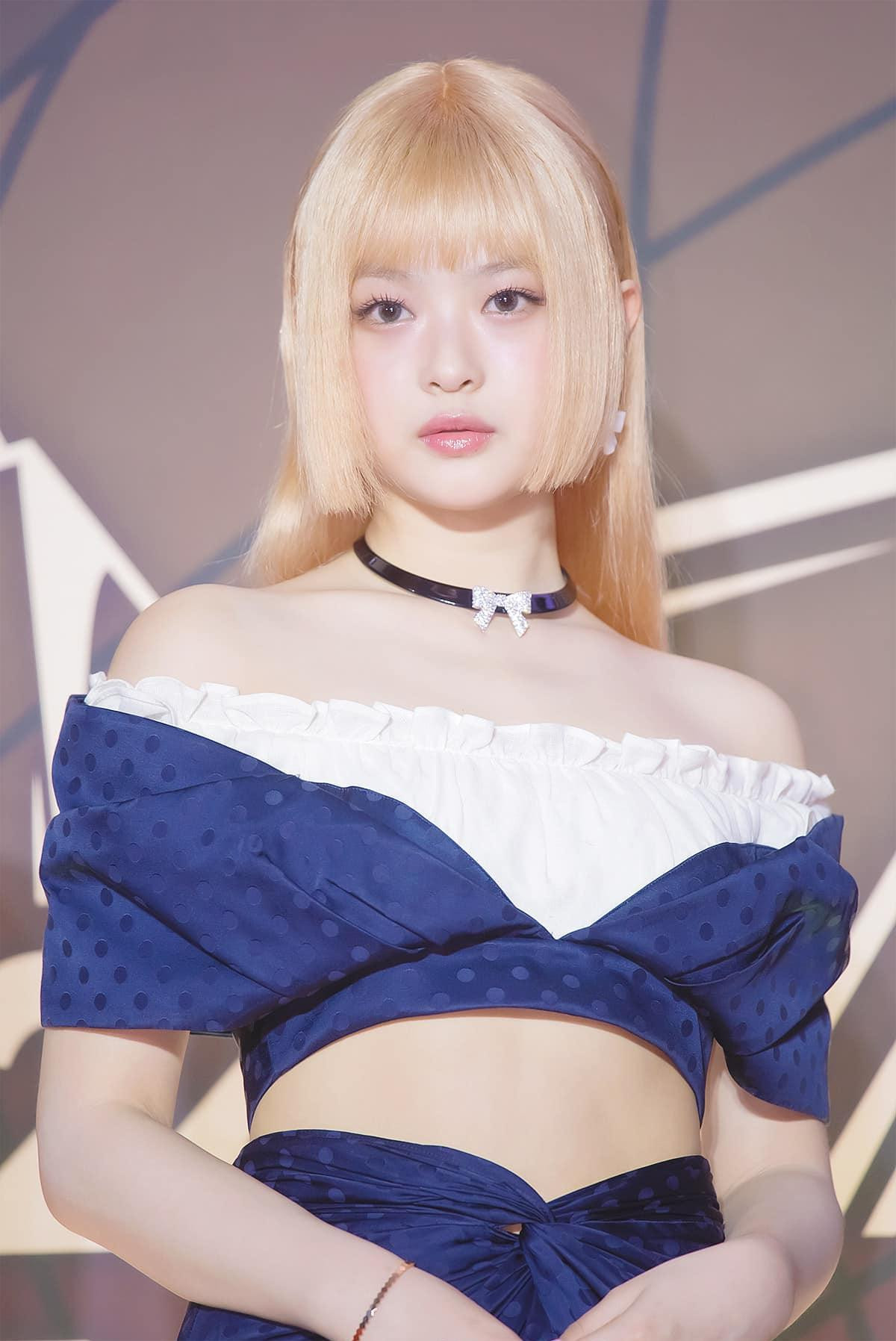 Đặc biệt, Hanni đánh dấu lần đầu trở thành người dẫn chương trình trong một buổi lễ trao giải, đồng hành cùng diễn viên Nam Ji Hyun. Đặc biệt, Hanni đánh dấu lần đầu trở thành người dẫn chương trình trong một buổi lễ trao giải, đồng hành cùng diễn viên Nam Ji Hyun.