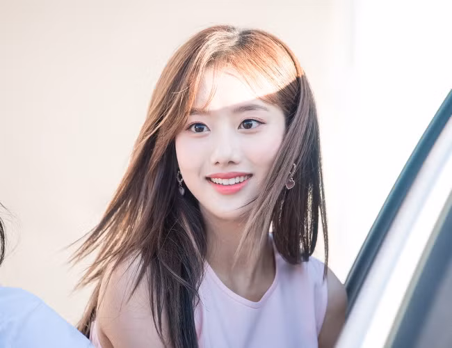 Naeun và công ty chủ quản phủ nhận tin đồn hẹn hò.
