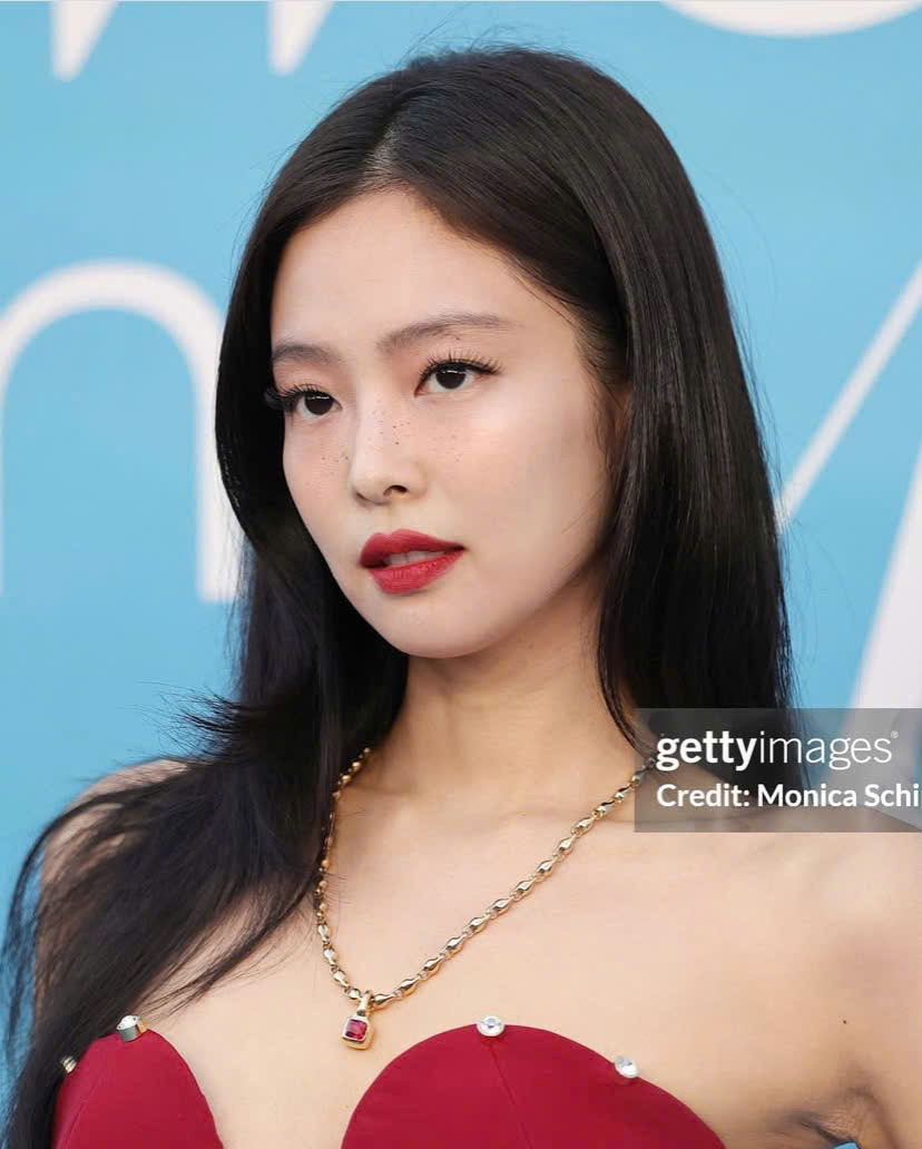 Nhan sắc đẹp không tỳ vết của thành viên nhóm BLACKPINK qua ảnh chụp cận mặt.