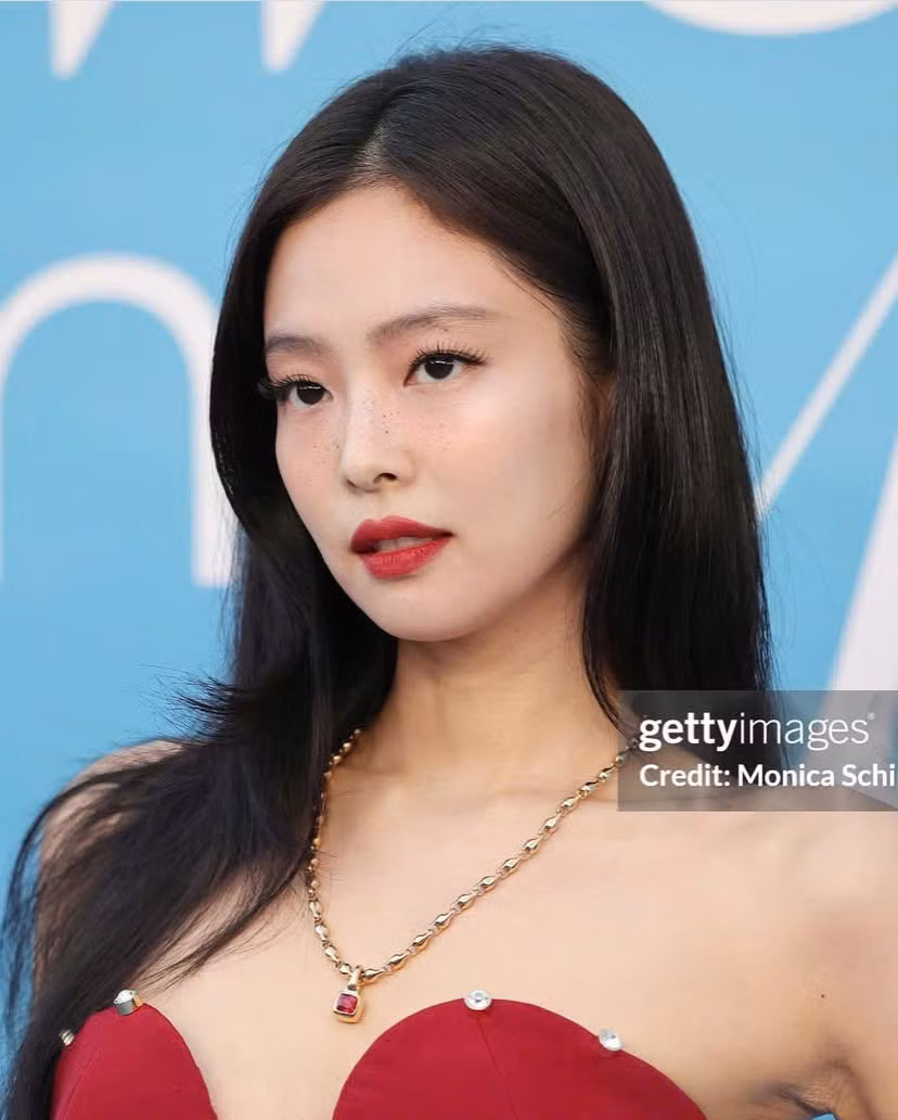 Nhan sắc đẹp không tỳ vết của thành viên nhóm BLACKPINK qua ảnh chụp cận mặt.