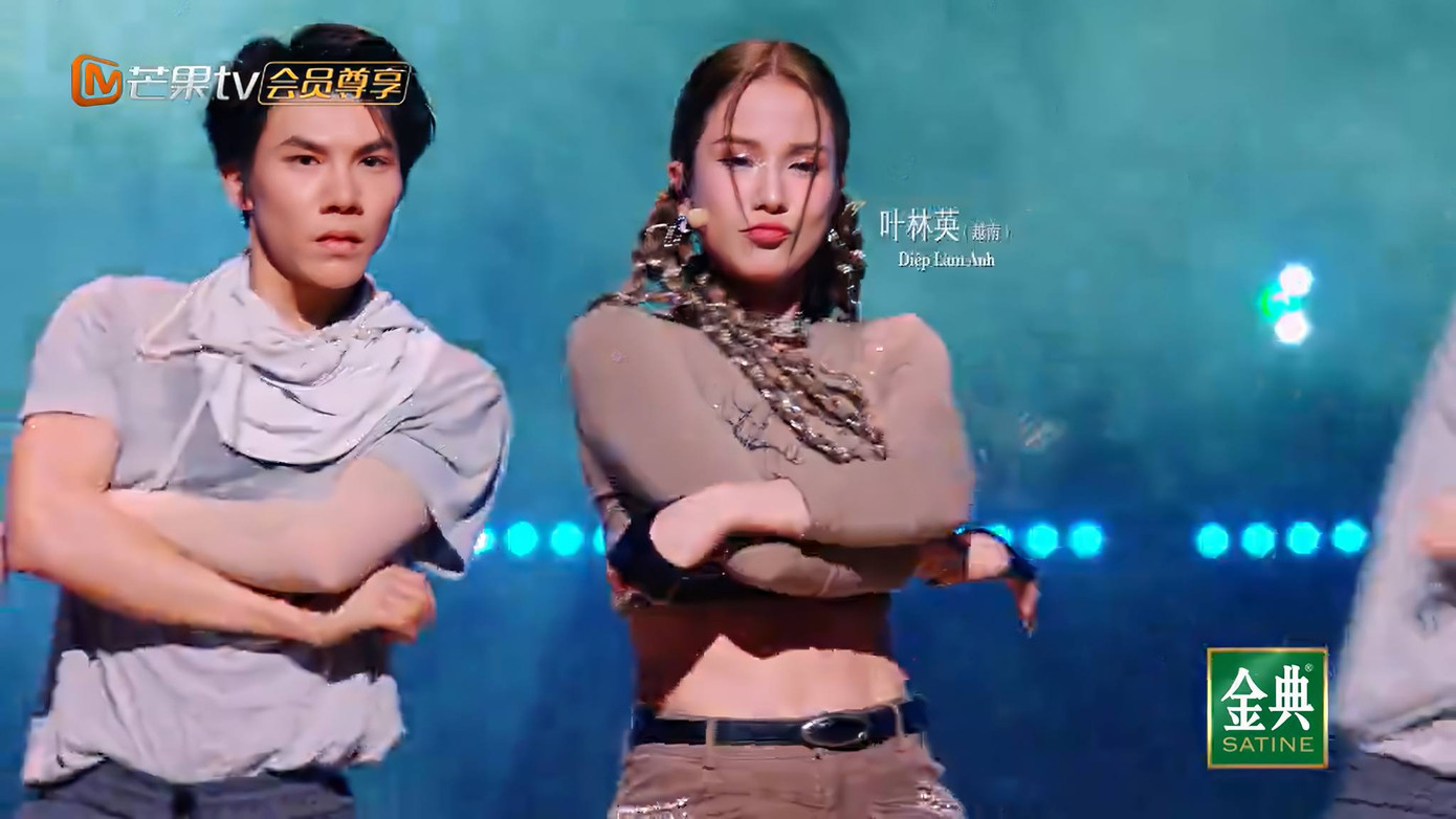 Diệp Lâm Anh xứng danh main dancer khi trình diễn vũ đạo theo hơi hướng Hip-Hop. Diệp Lâm Anh xứng danh main dancer khi trình diễn vũ đạo theo hơi hướng Hip-Hop.