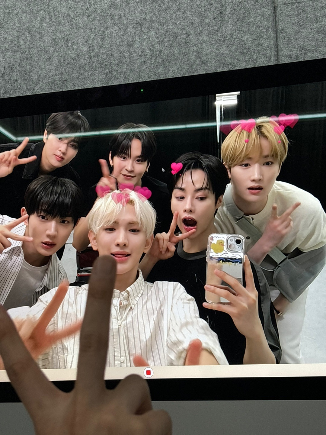 Kể từ khi gia nhập Weserve, Hanbin cùng các thành viên TEMPEST tích cực tương tác với người hâm mộ. Kể từ khi gia nhập Weserve, Hanbin cùng các thành viên TEMPEST tích cực tương tác với người hâm mộ.