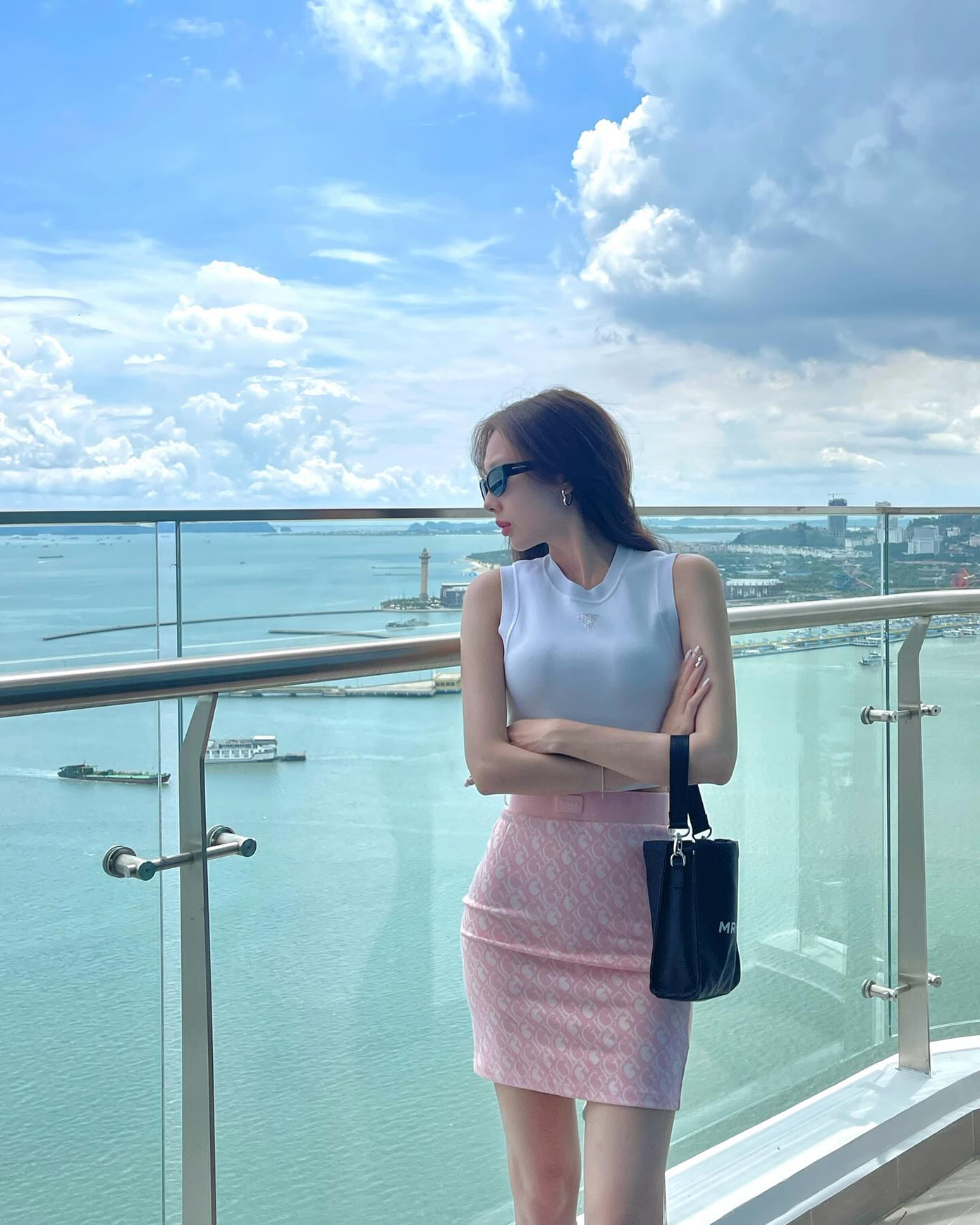 Hình ảnh đời thường xinh đẹp của Yuna Vũ. Cô khẳng định bản thân không "đụng chạm dao kéo" như nhiều lời đồn đoán. Hình ảnh đời thường xinh đẹp của Yuna Vũ. Cô khẳng định bản thân không "đụng chạm dao kéo" như nhiều lời đồn đoán.