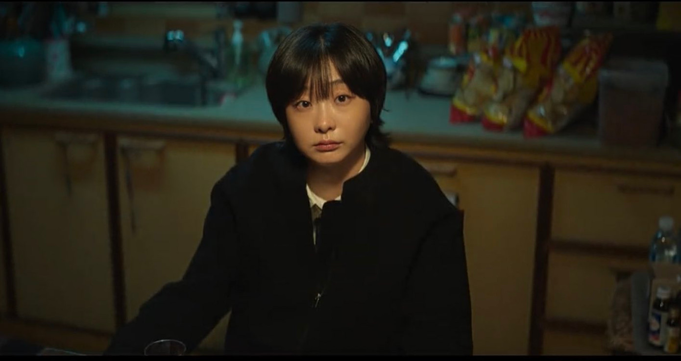 Đôi khi nhân vật của Kim Da Mi cũng mặc áo khoác cách điệu khác như áo bomber. Đôi khi nhân vật của Kim Da Mi cũng mặc áo khoác cách điệu khác như áo bomber.