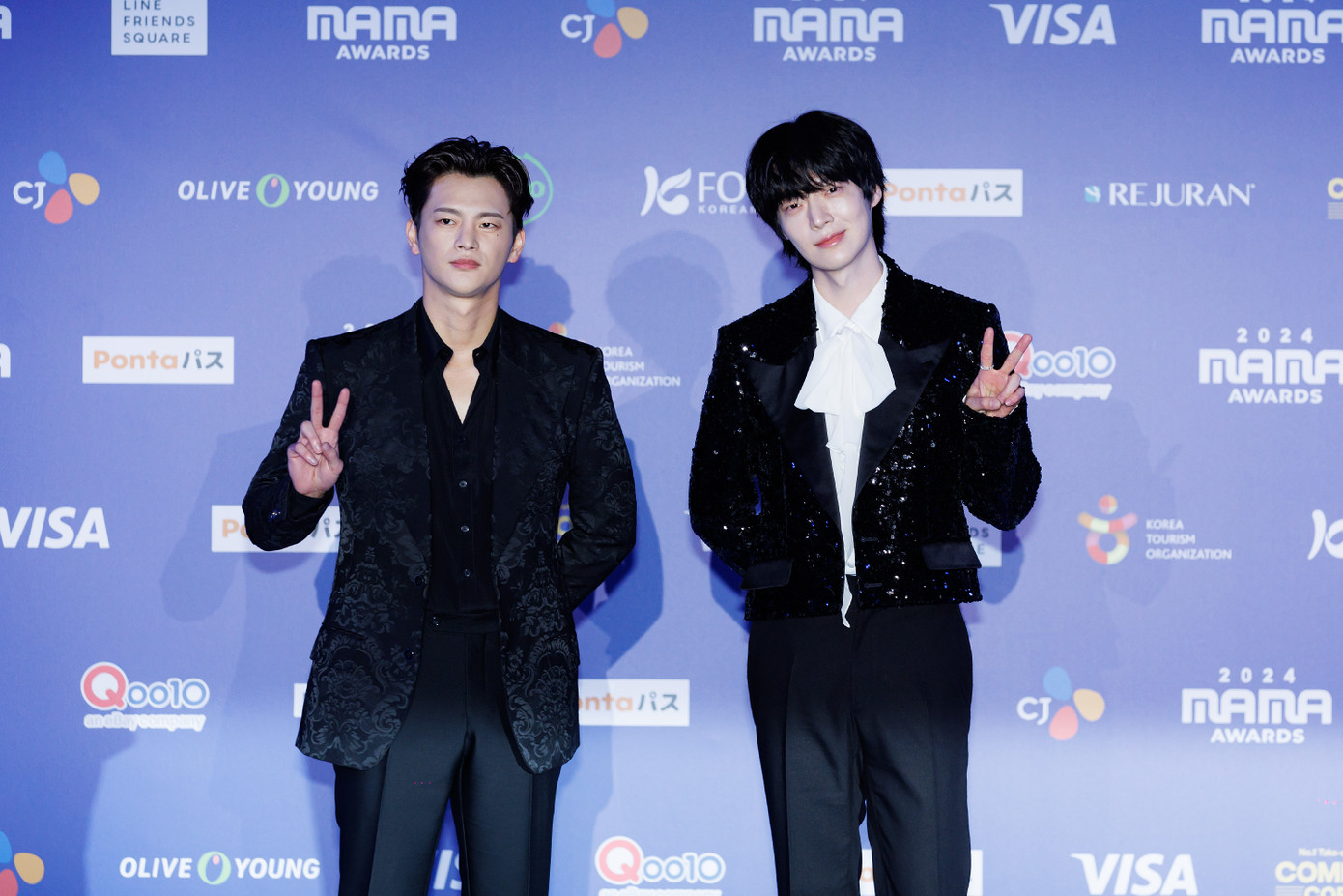 "OTP huyền thoại" của K-Pop - Ahn Jae Hyun và Seo In Guk cùng check-in tại "thảm xanh". "OTP huyền thoại" của K-Pop - Ahn Jae Hyun và Seo In Guk cùng check-in tại "thảm xanh".