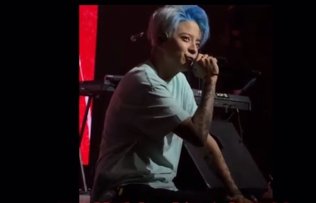 Amber kể lại với người hâm mộ lý do cảm thấy xấu hổ khi hát Dusk Till Dawn. Amber kể lại với người hâm mộ lý do cảm thấy xấu hổ khi hát Dusk Till Dawn.