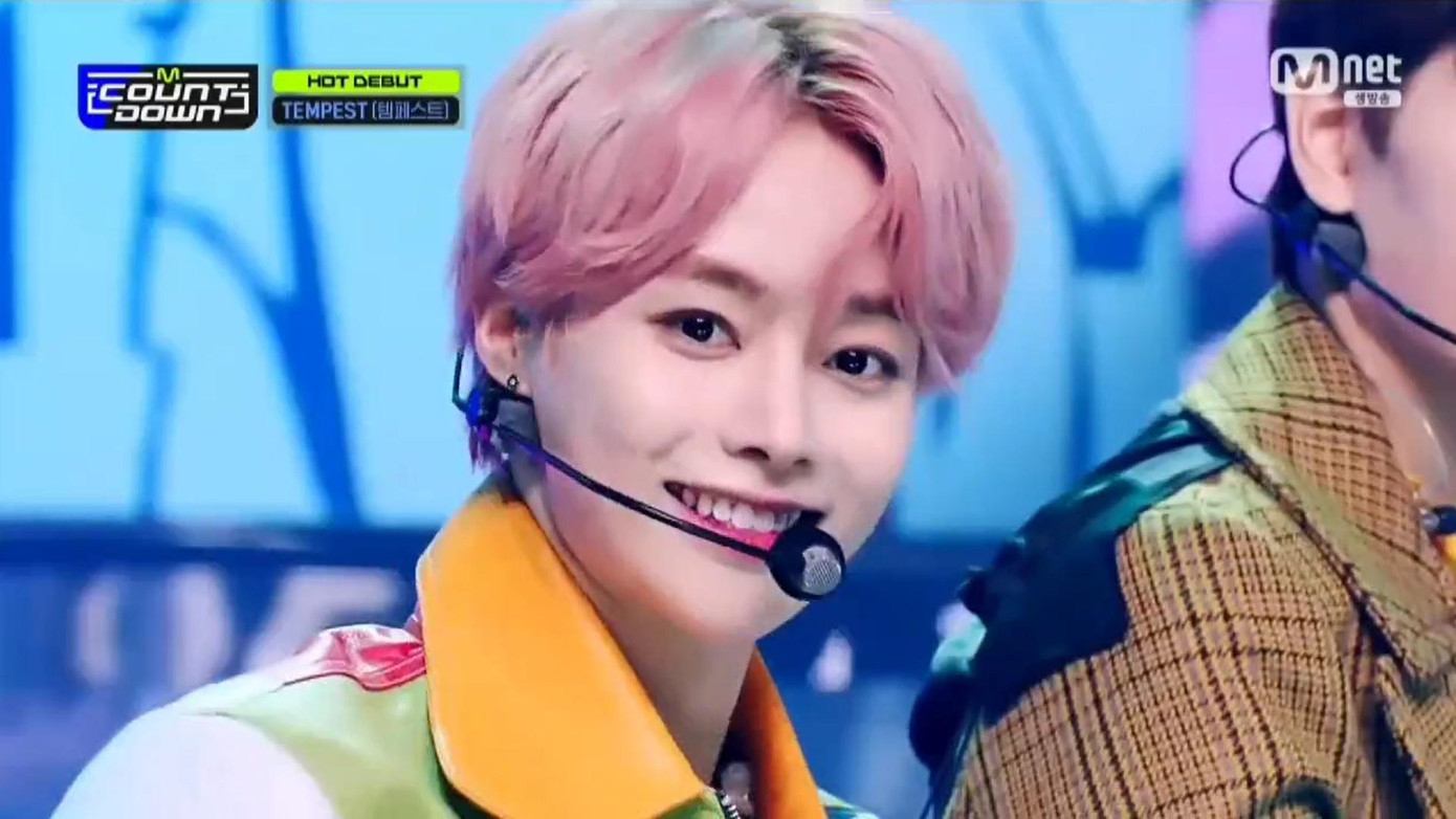 Nụ cười sáng sân khấu của Hanbin đã đánh cắp trái tim không ít người hâm mộ.