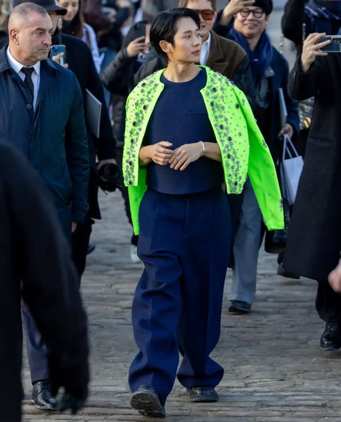 Trước khi trở thành đại sứ toàn cầu của Dolce & Gabbana, Jung Hae In từng hợp tác với Dior nhưng nhiều lần bị chê mặc đồ làm "hạ tầm" thương hiệu. Trước khi trở thành đại sứ toàn cầu của Dolce & Gabbana, Jung Hae In từng hợp tác với Dior nhưng nhiều lần bị chê mặc đồ làm "hạ tầm" thương hiệu.