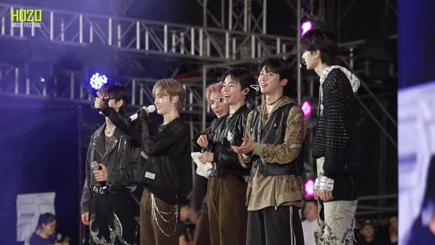 TEMPEST được khen ngợi đúng chất "rể Việt" trong lần đầu sang Việt Nam biểu diễn. TEMPEST được khen ngợi đúng chất "rể Việt" trong lần đầu sang Việt Nam biểu diễn.