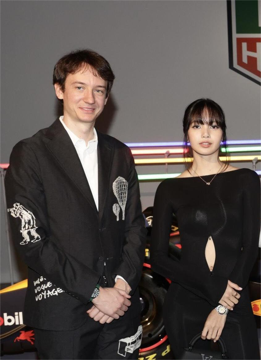 Mặc kệ những tin đồn xung quanh, cả hai đều giữ động thái im lặng trước tin hẹn hò. Mặc kệ những tin đồn xung quanh, cả hai đều giữ động thái im lặng trước tin hẹn hò.