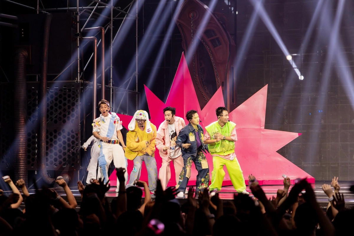 Vũ đạo đáng yêu "đốn tim" người xem của các anh tài đang nhận được sự yêu thích của cộng đồng mạng. Ảnh: BTC Vũ đạo đáng yêu "đốn tim" người xem của các anh tài đang nhận được sự yêu thích của cộng đồng mạng. Ảnh: BTC