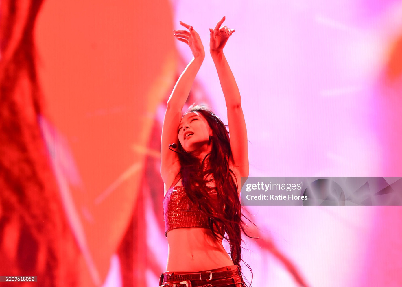 Thành viên nhóm BLACKPINK đã có màn trình diễn đầy tận hưởng trong hơn 40 phút trên sân khấu Coachella.