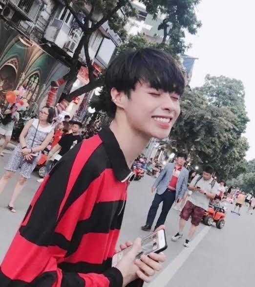 Visual của Hanbin thời còn là dancer gợi liên tưởng đến hình ảnh “cậu bạn bàn bên” trong những bộ phim thanh xuân vườn trường.