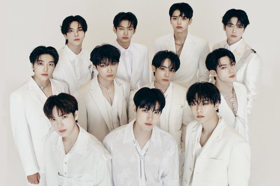 Yang Hyuk (hàng trên cùng thứ hai từ phải sang) là áp út trong OMEGA X.