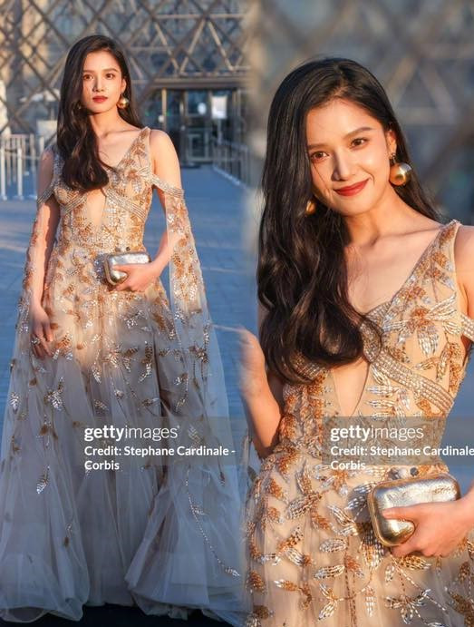 Ánh nắng dưới trời Paris tô điểm thêm cho gương mặt nữ diễn viên.