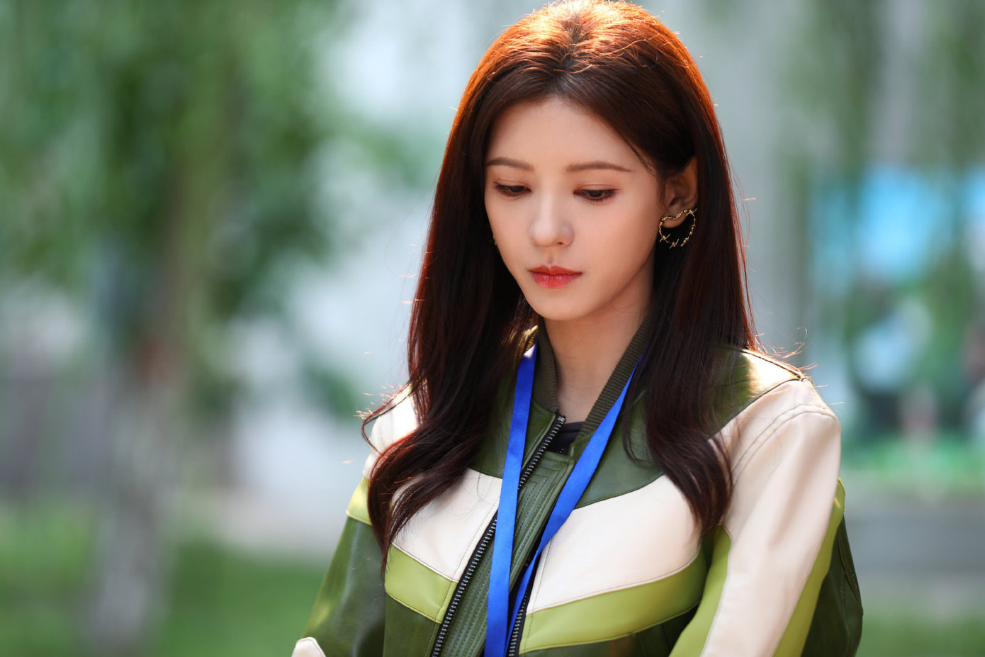 Sở hữu ngoại hình xinh đẹp, nhưng Trương Dư Hi nhận về "cơn mưa" lời chê vì diễn xuất đơ cứng, từ đầu tới cuối phim vẫn giữ nguyên một biểu cảm. Sở hữu ngoại hình xinh đẹp, nhưng Trương Dư Hi nhận về "cơn mưa" lời chê vì diễn xuất đơ cứng, từ đầu tới cuối phim vẫn giữ nguyên một biểu cảm.